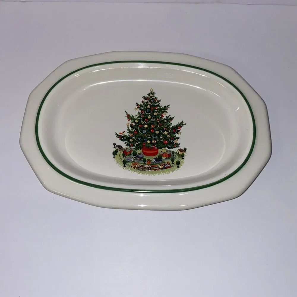 Pfaltzgraff Christmas Heritage Oval Dessert Decorative Plate 9”